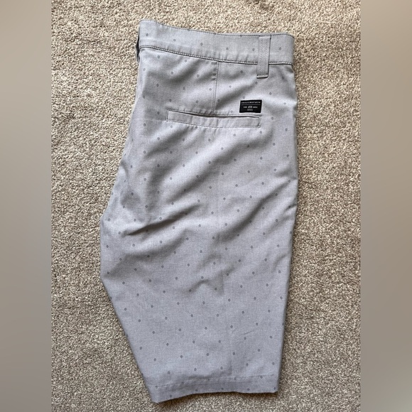 Mens Travis Mathew 9” Golf Shorts Size 34 - Picture 4 of 7